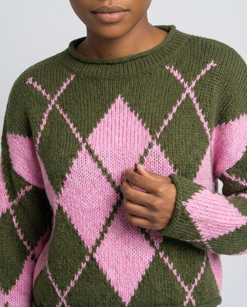 Feminine Argyle Pattern Sweater for Fall - Green closeup